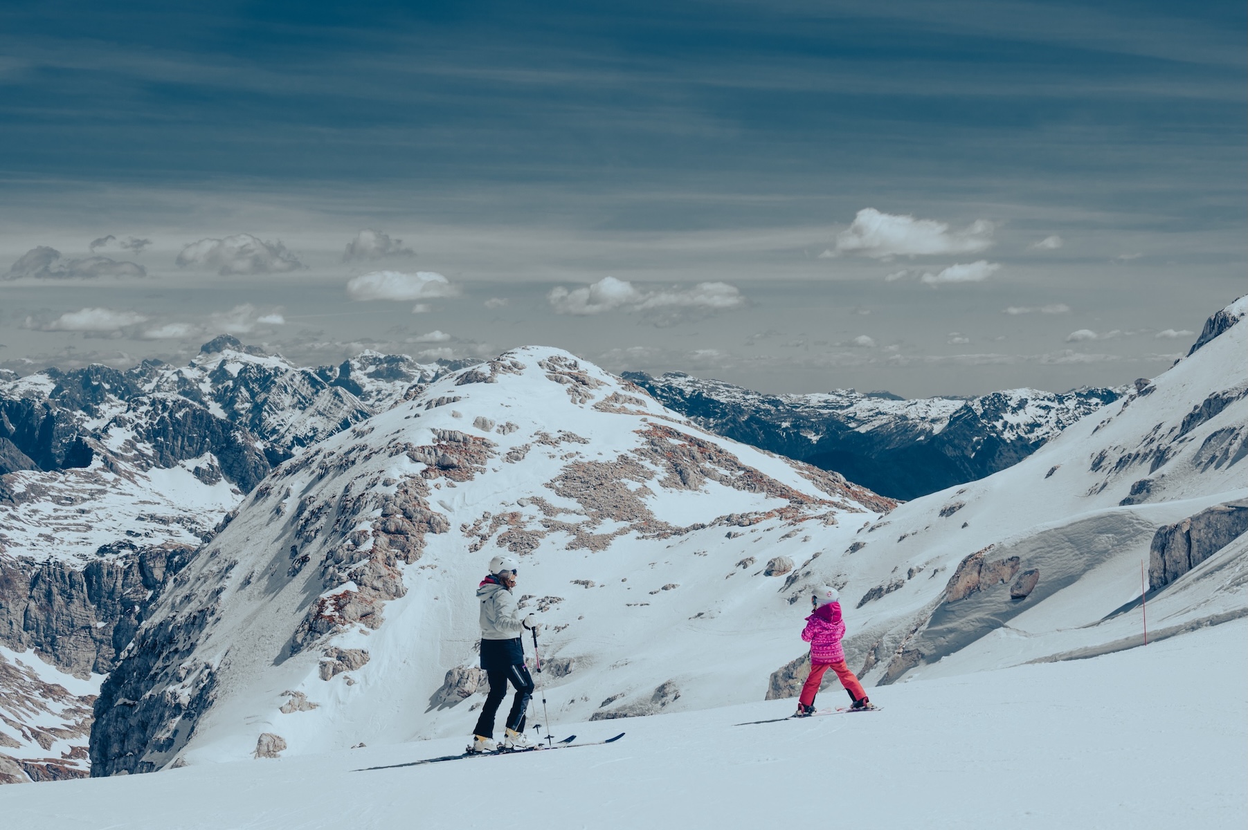 ski dans les montagnes pendant les vacances de fevrier