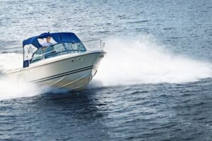 Voyager vers les îles bretonnes : une traversée en bateau inoubliable depuis le Morbihan