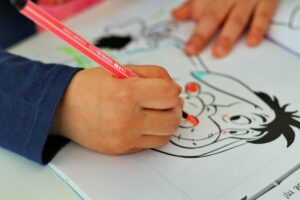 Occupez les enfants pendant les vacances avec des images et coloriages générés par IA