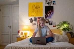 Sommeil des adolescents : mieux dormir pour mieux étudier