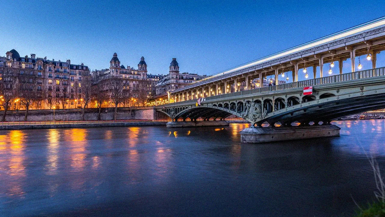 Vacances a paris pourquoi choisir une croisiere diner