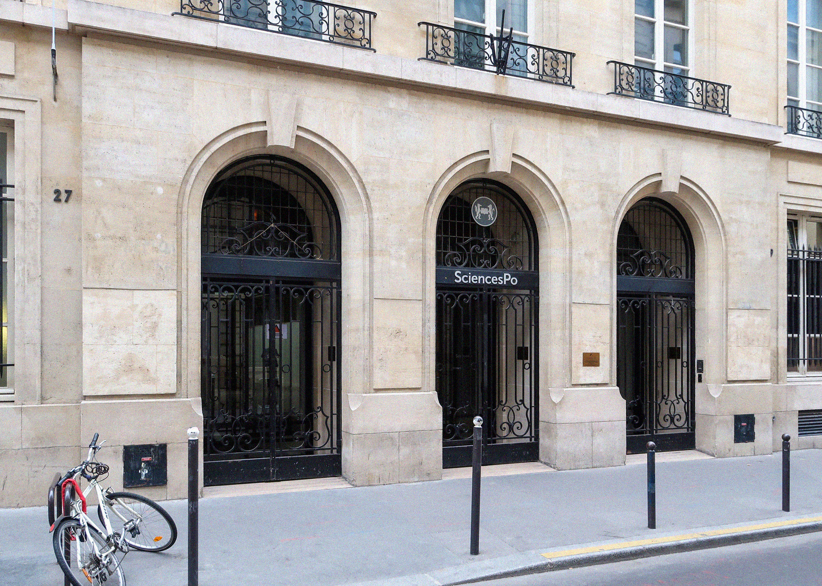 Façade de Sciences Po Paris, 27 rue Saint-Guillaume