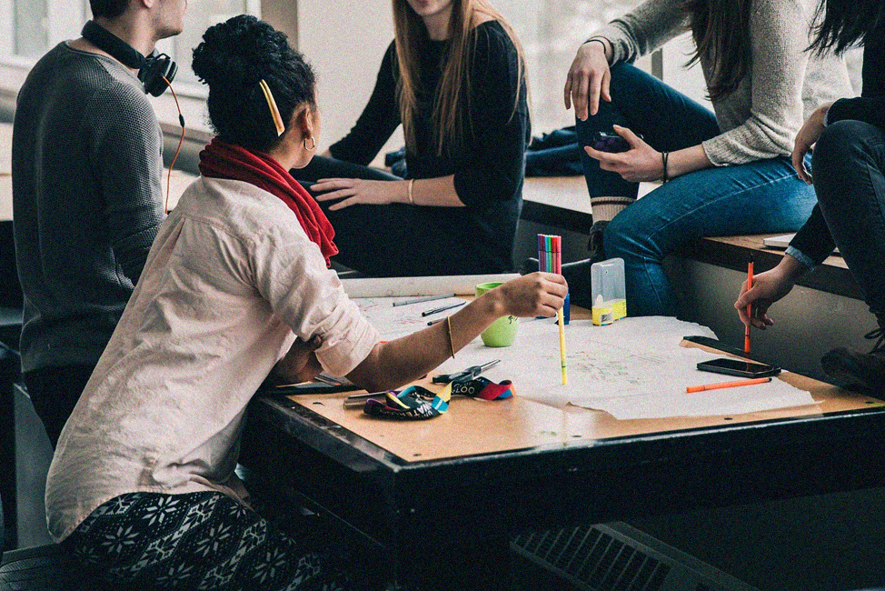 Les projets video avec clideo apprennent aux lyceens bien