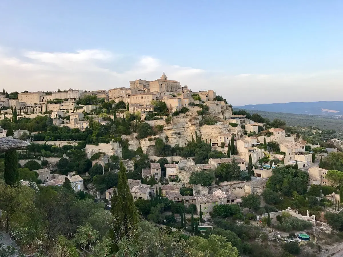 Panoramic view of the picturesque hilltop village of Gordes in Provence, France, at day.