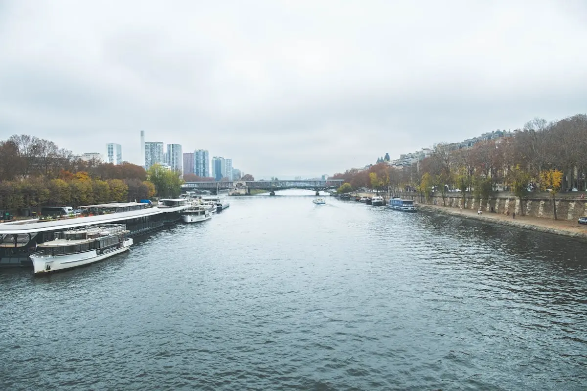 Paysage urbain et Seine en Île-de-France - Asnières