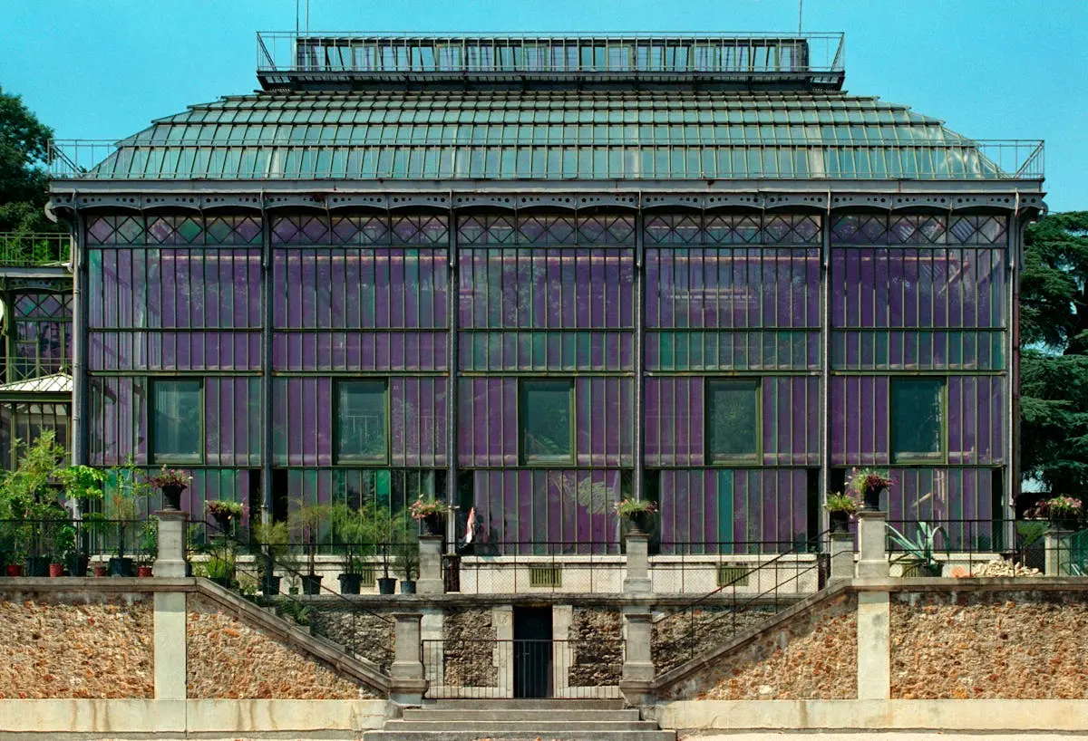 Grande serre et jardins verdoyants en région parisienne - Aulnay-sous-Bois