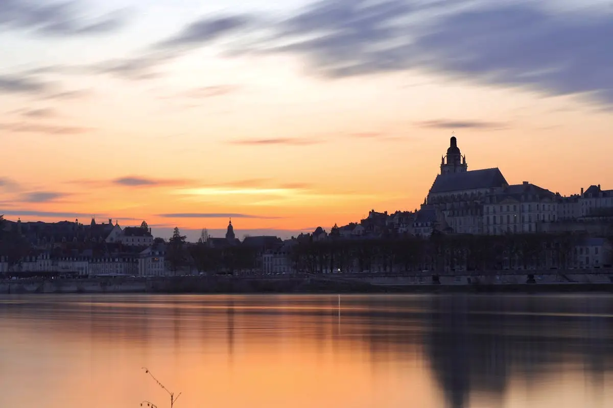 Coucher de soleil sur Blois et la Loire depuis les hauteurs
