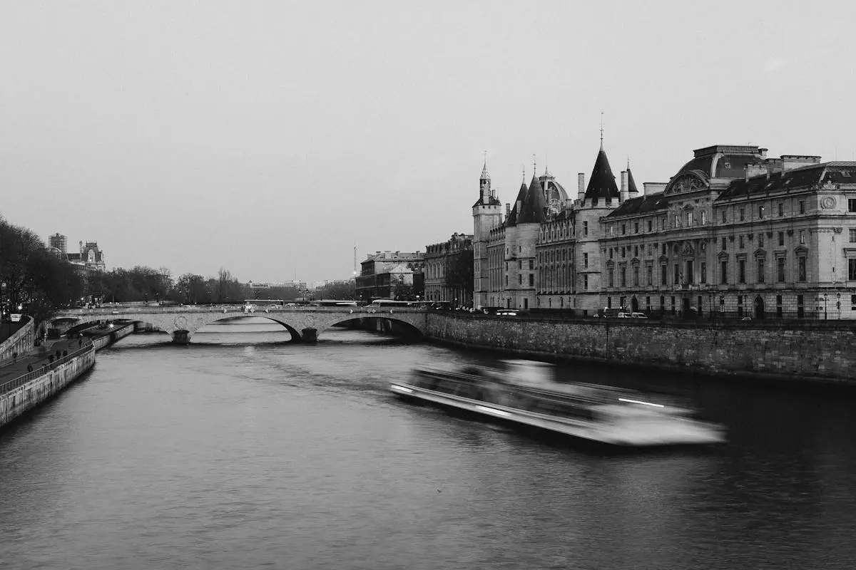 Vieille ville et pont de Blois en bord de Loire
