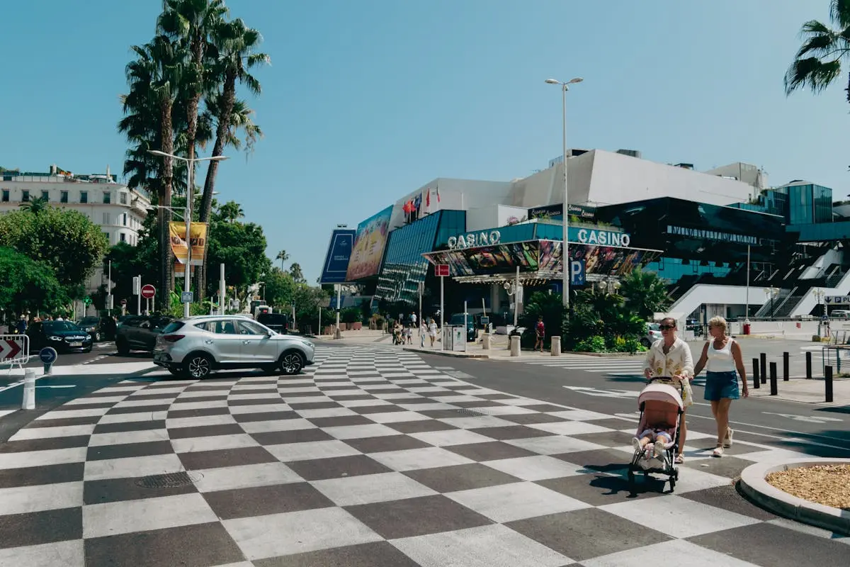 Promenade de la Croisette avec casino à Cannes