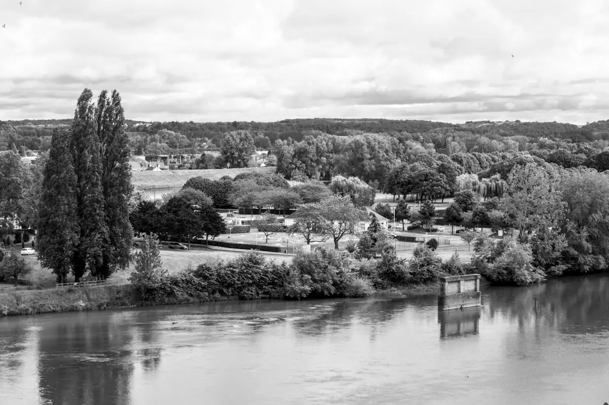 Black and white photo of river and landscape in Amboise, France, showcasing natural beauty.