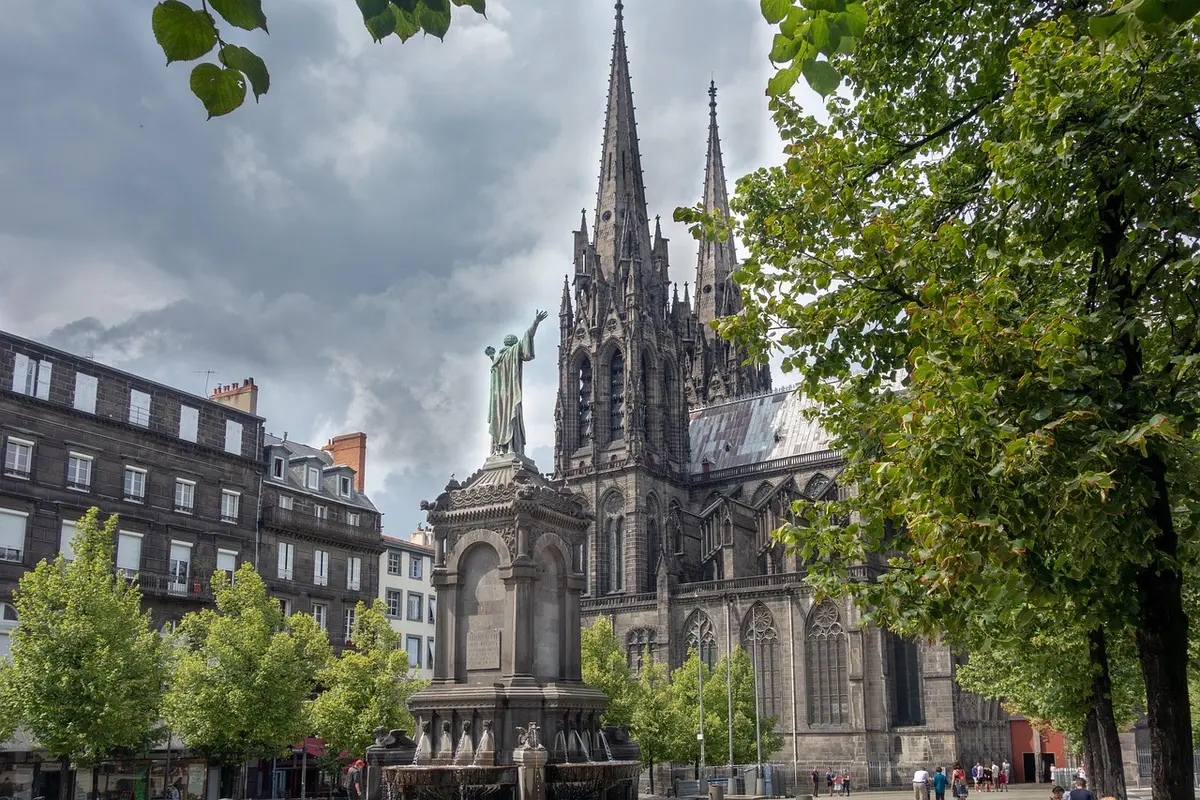 Cathédrale et ville de Clermont-Ferrand