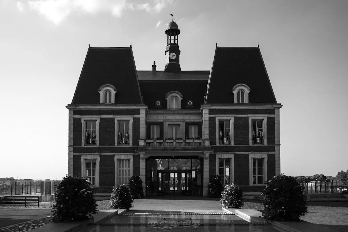Architecture classique d'une mairie en Île-de-France - Créteil