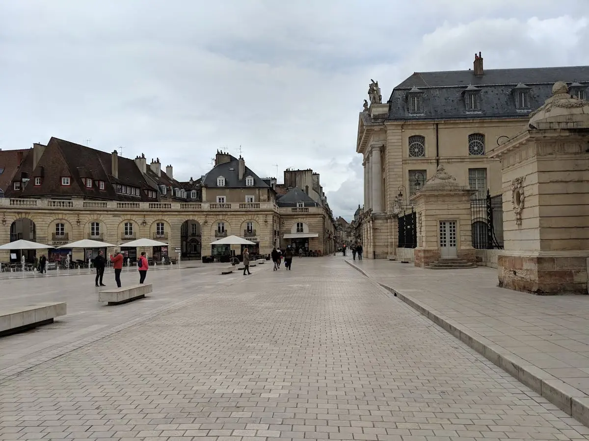 Place de la Libération à Dijon avec son architecture classique
