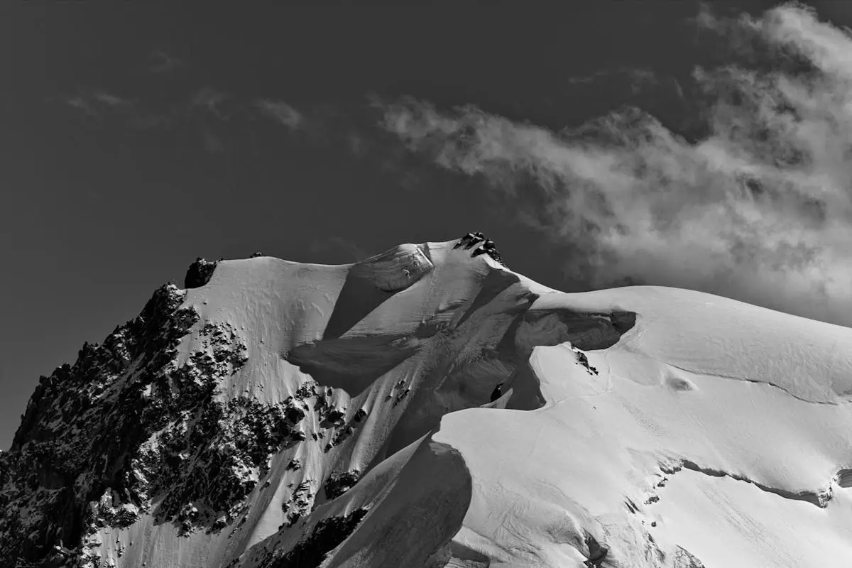 Sommet enneigé des Alpes près de Gap dans les Hautes-Alpes
