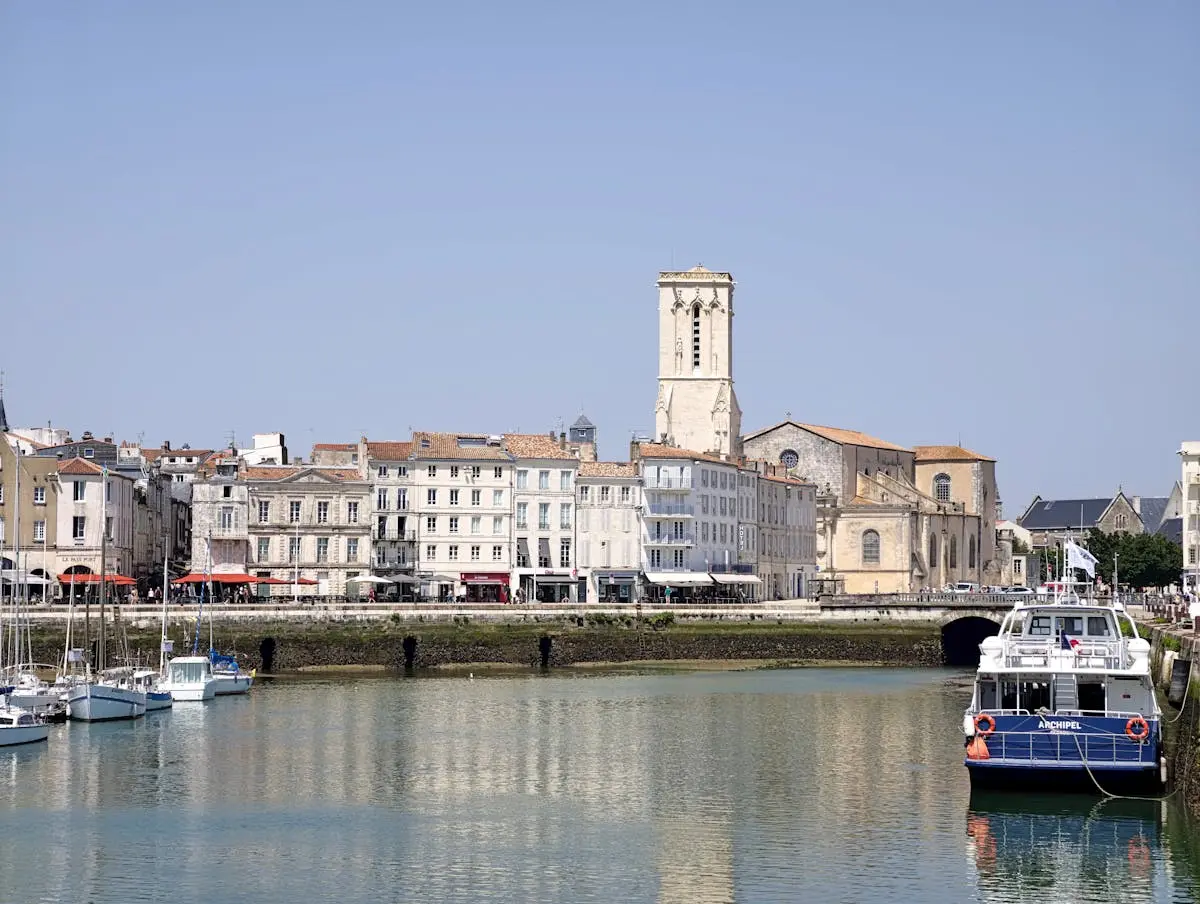 Port de La Rochelle avec bateaux et bâtiments historiques