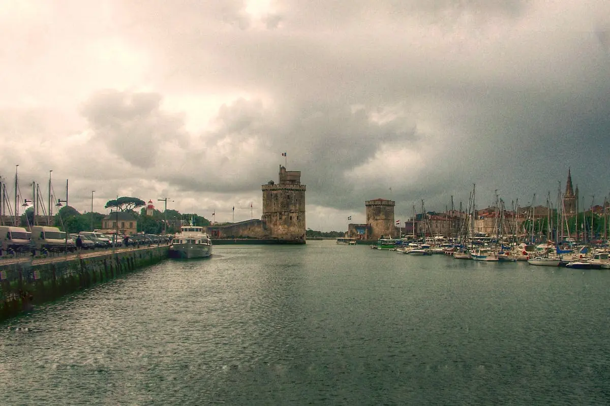 Vieux port de La Rochelle avec ses tours médiévales
