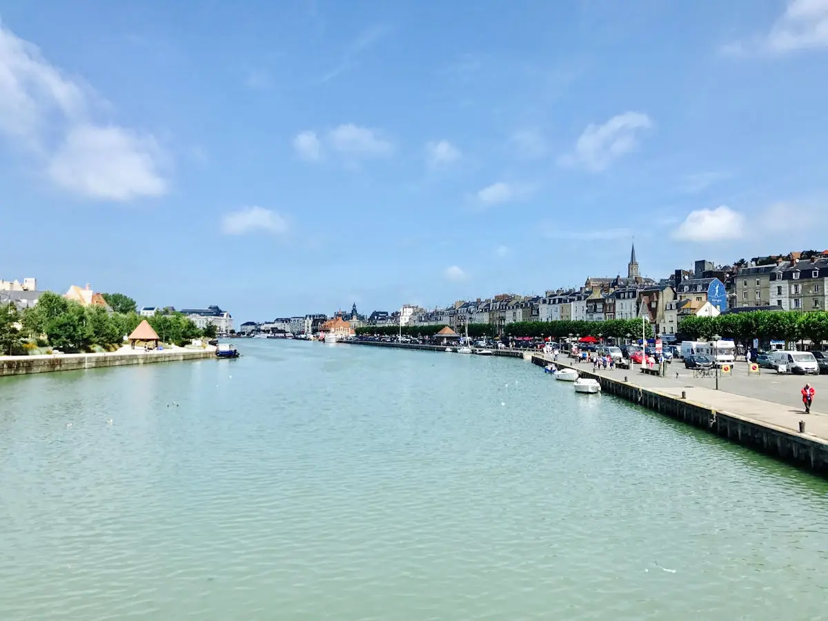 Vue fluviale et architecture du Havre