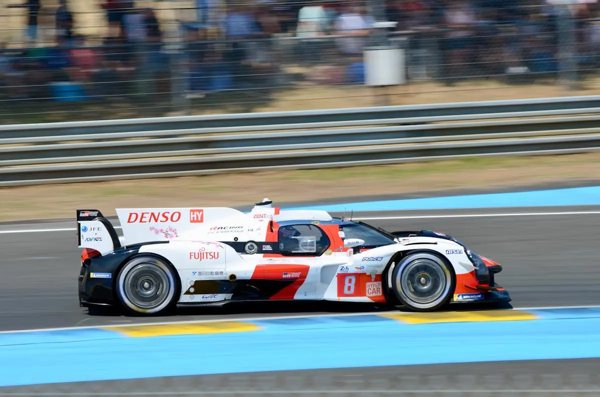 Course aux 24 Heures du Mans - Toyota Hybrid