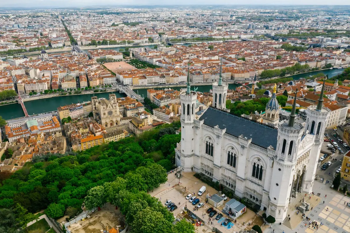 Vue aérienne de Lyon avec la Basilique de Fourvière