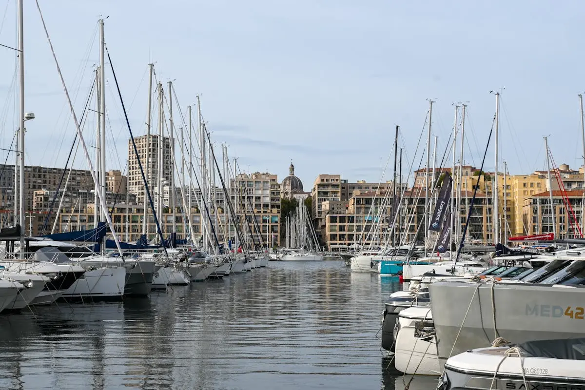 Voiliers dans le Vieux-Port de Marseille