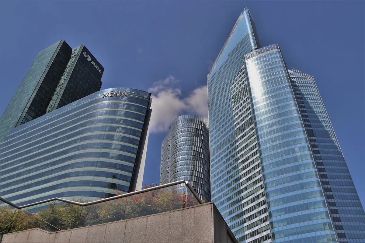 Gratte-ciel en verre de La Défense à Nanterre