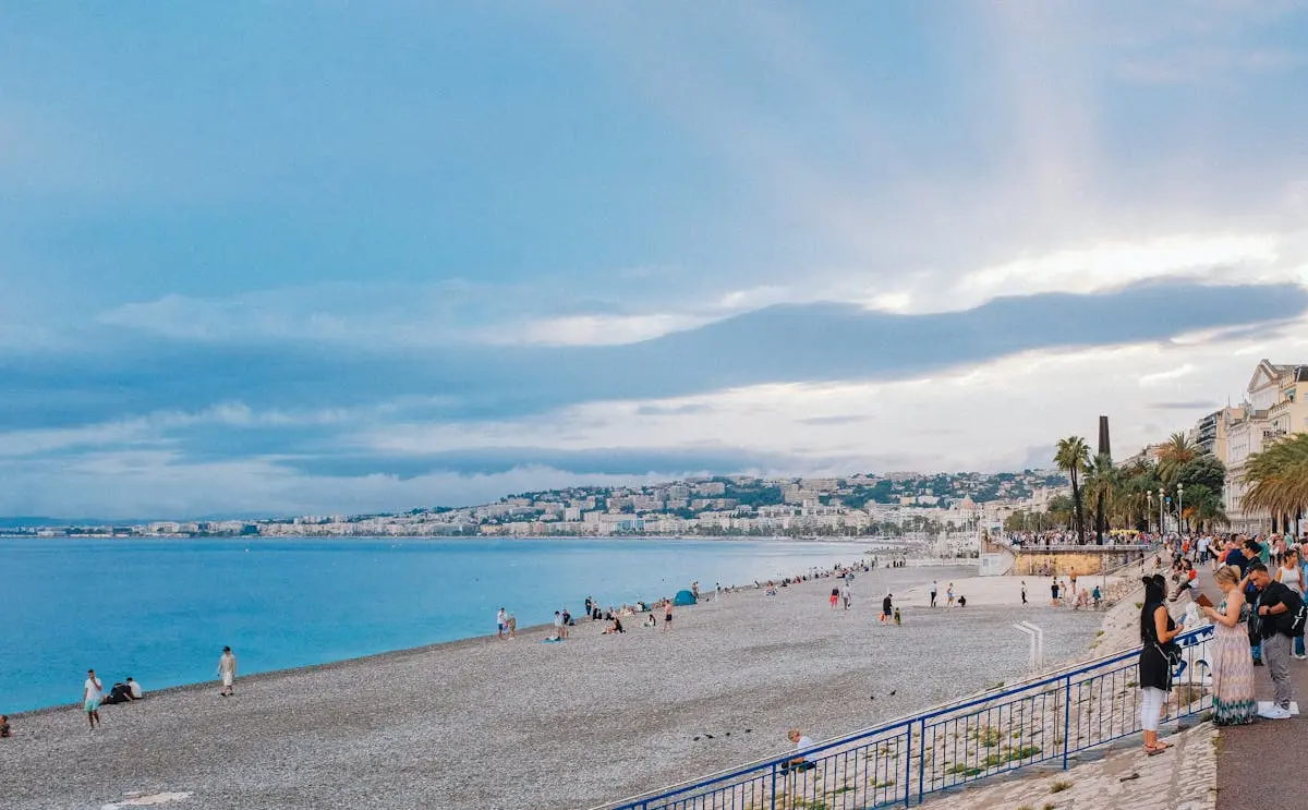 Plage et Promenade des Anglais à Nice