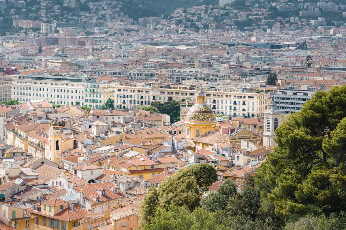 Toits colorés et architecture baroque du Vieux-Nice