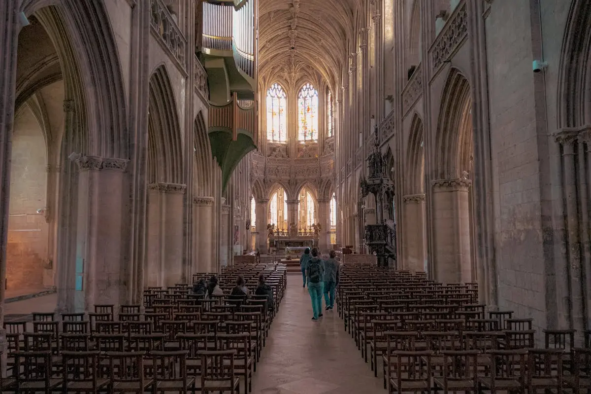 Architecture gothique de l'église Saint-Pierre à Poitiers