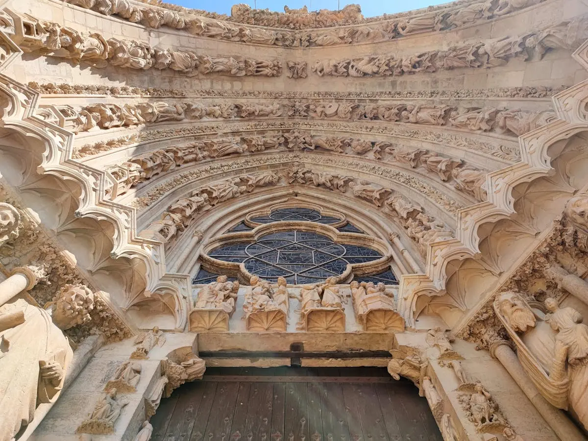 Portail gothique et rosace de la cathédrale de Reims