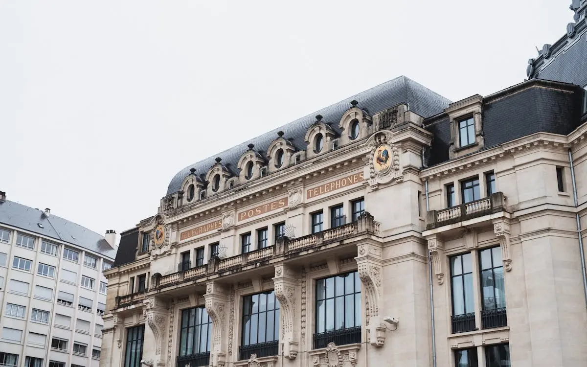 Bâtiment historique avec architecture classique - Saint-Étienne