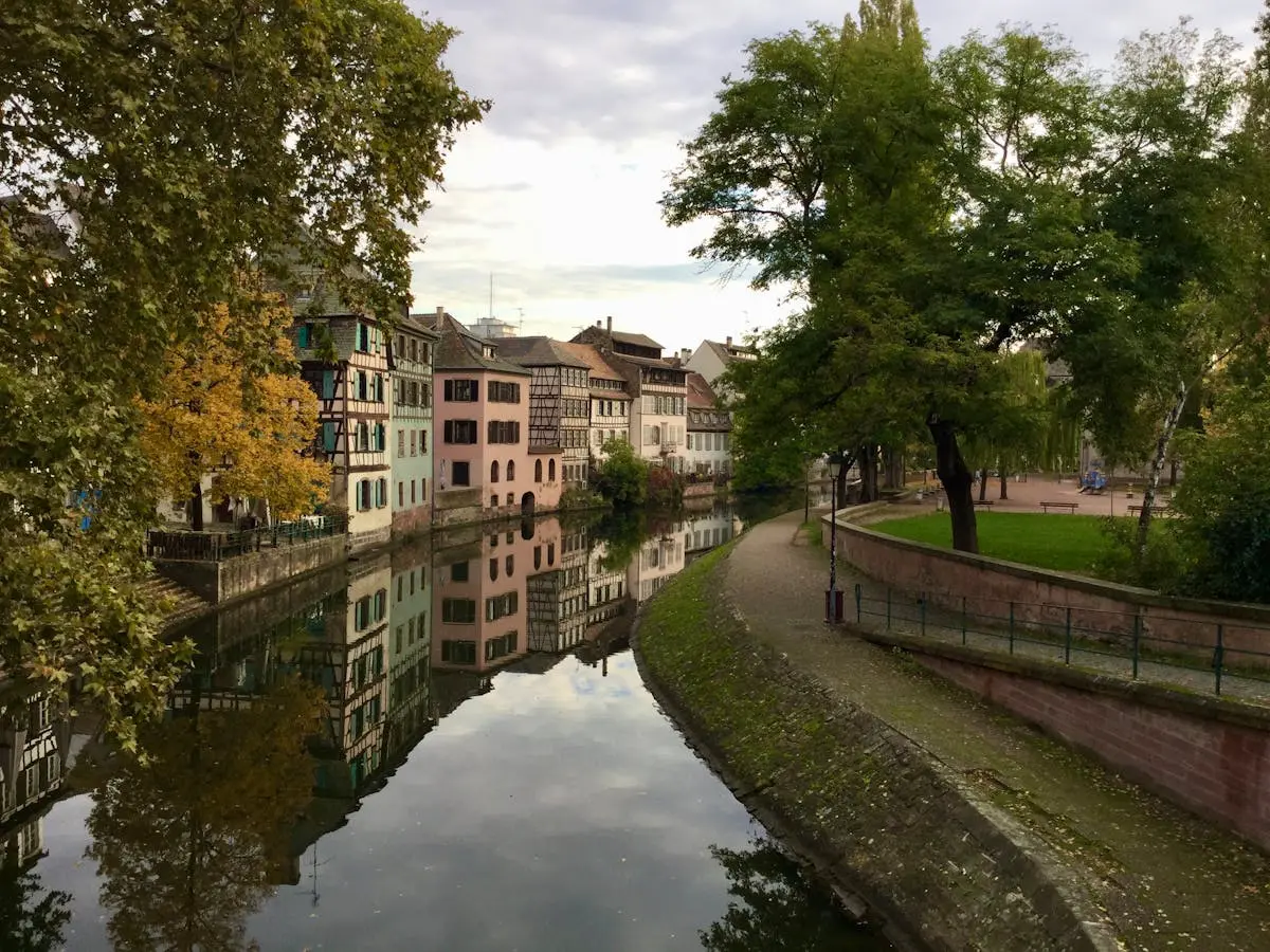 Canal de Strasbourg bordé de maisons historiques