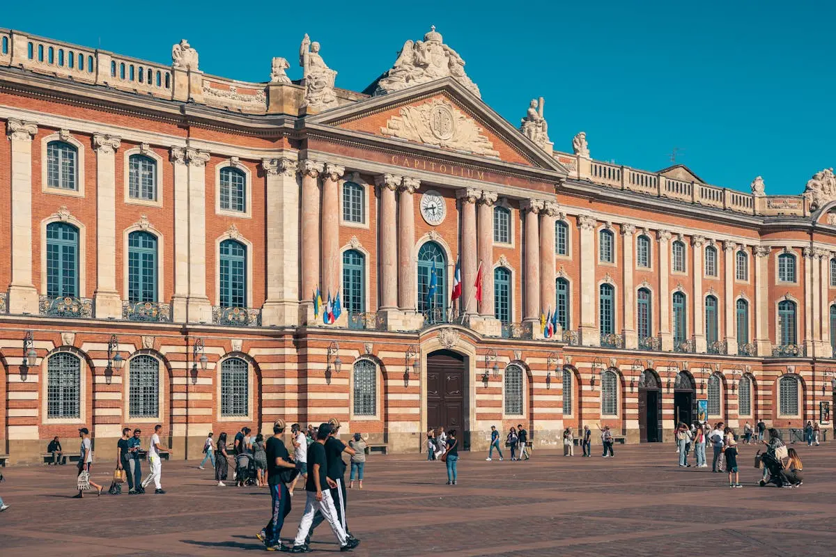 Place du Capitole de Toulouse ensoleillée