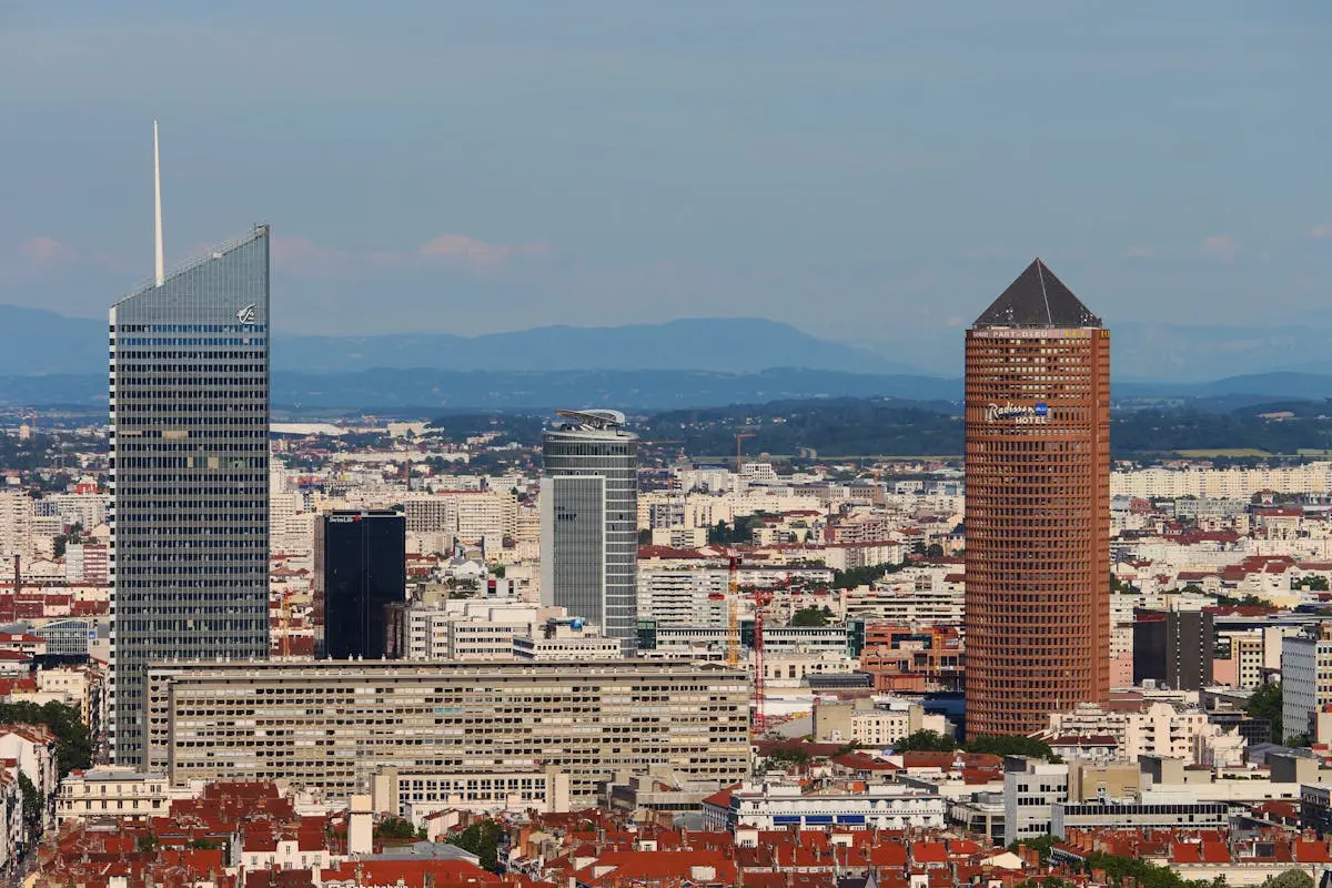 Skyline et vie urbaine à Villeurbanne