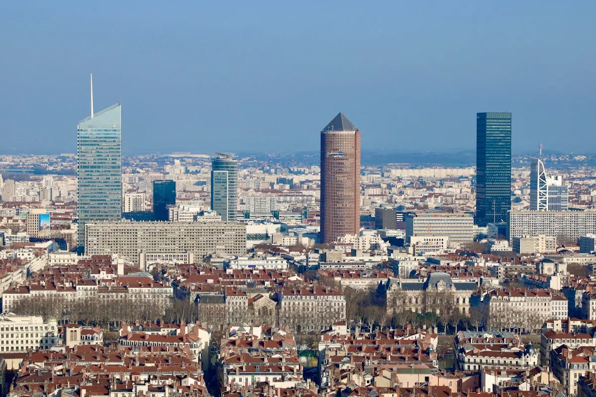 Vue aérienne du skyline de Villeurbanne et Lyon