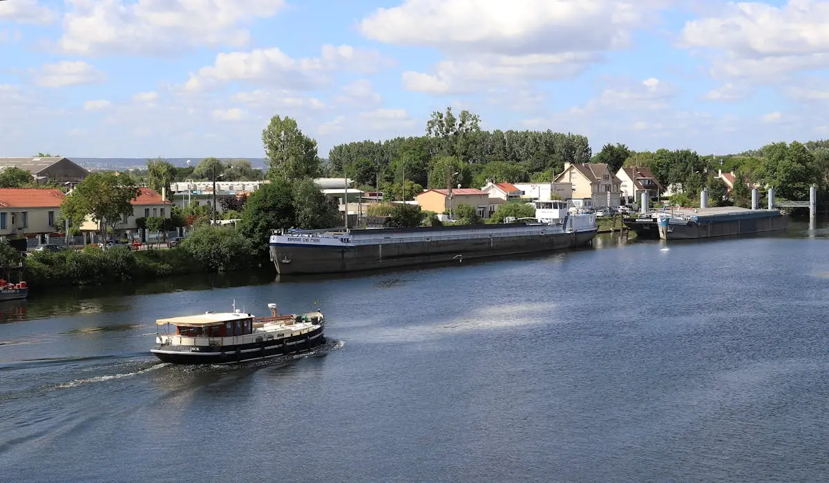 Bateau sur la Seine en Île-de-France - Vitry-sur-Seine
